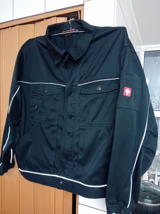 Engelbert Strauss  .