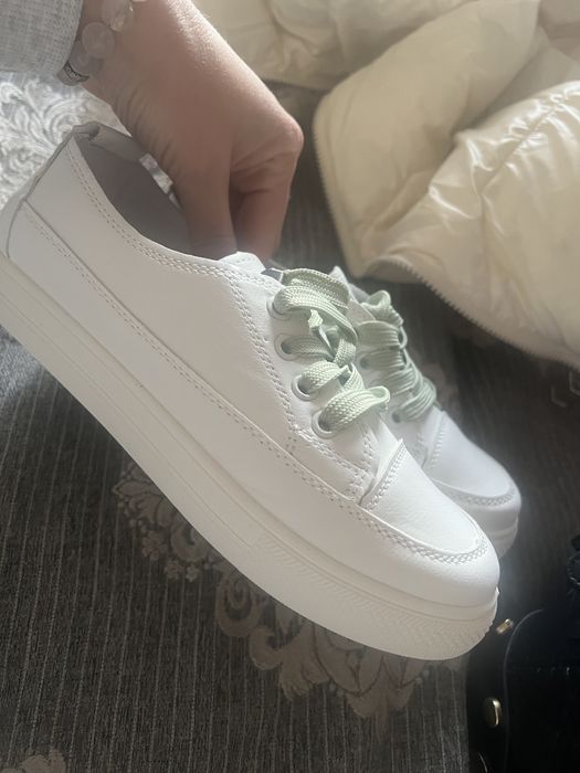 Легкие кросовки