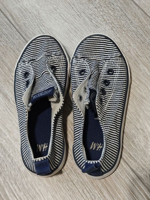 Кецове на сини райета марка h and m