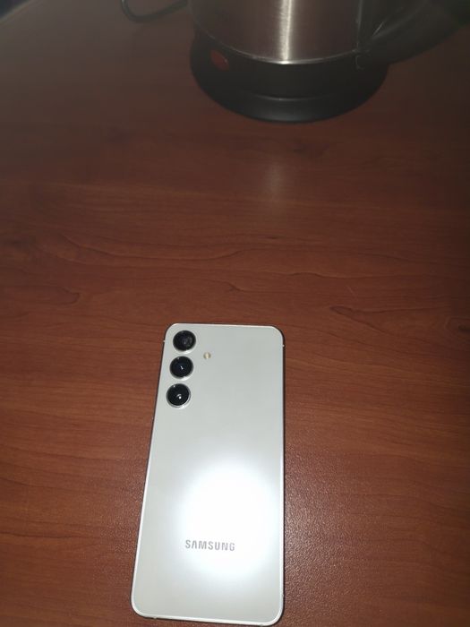 ПРОДАВАМ Samsung S 24