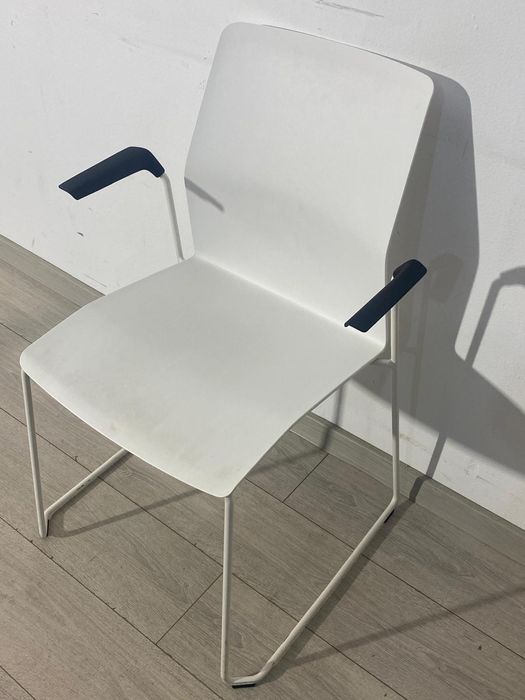 10 Buc. Scaun cu Spătar și Mânere; Scaune Stivuibile