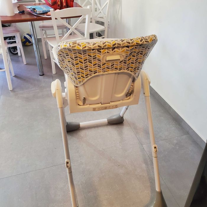 Scaun de masa bebe