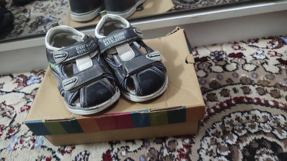 Продаются детские босоножки