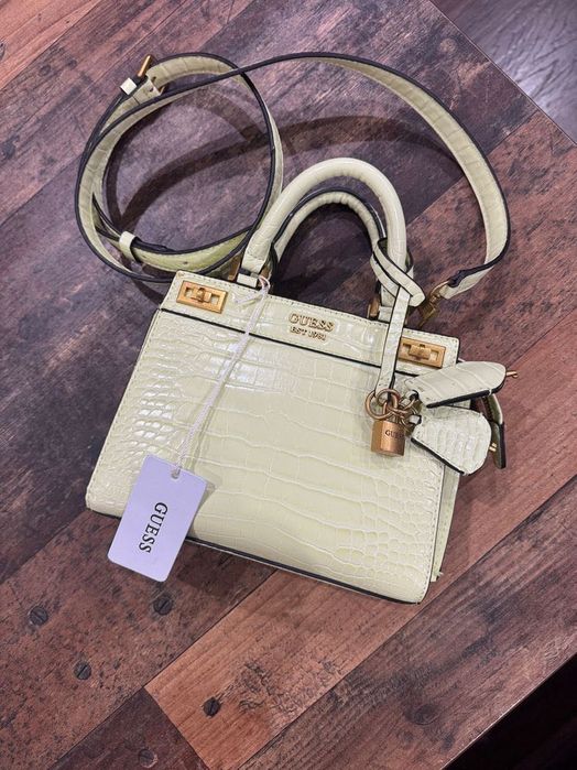 Дамска чанта Guess