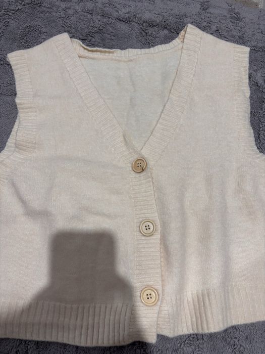 Киімдер сатылады