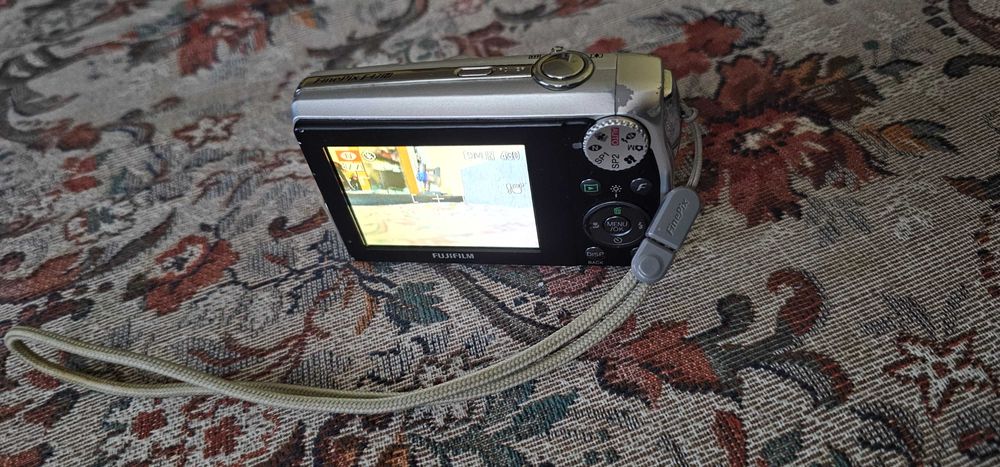 Aparat foto digital Fujifilm FinePix F47