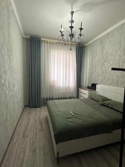 Kvartira sotiladi ko‘p qavatli bozor yonida