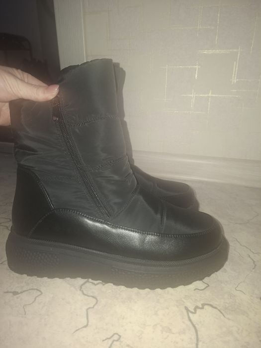 Продаётся женская обувь