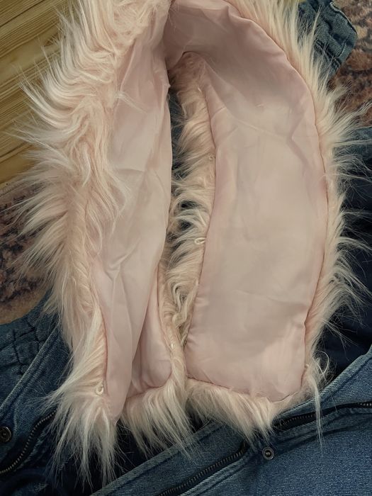 Зимно дънково яке с пух и качулка