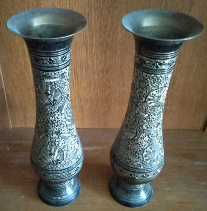 Продам набор 2 оригинальные вазы для цветов.