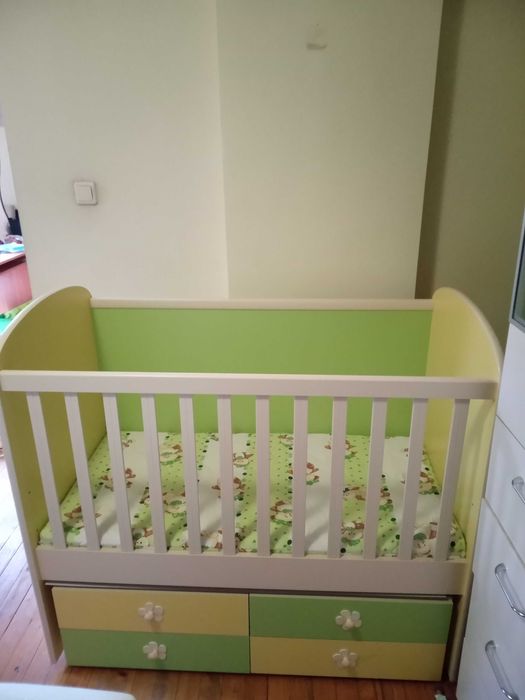 Чисто ново бебешко легло, кошара