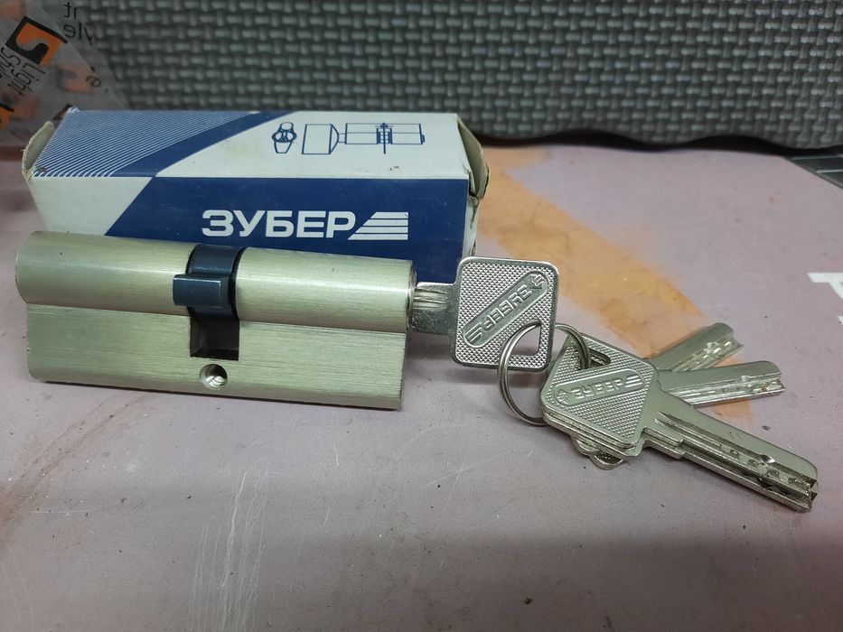 Вырезной  замок 9036В  новый