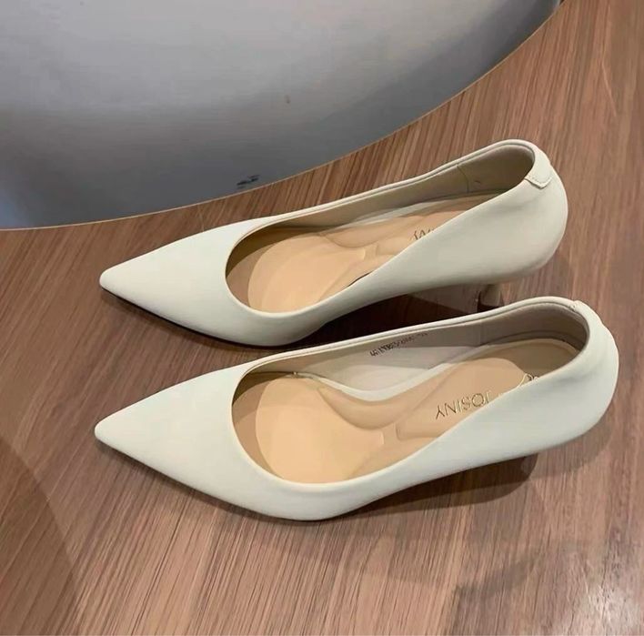 Туфли белого цвета 34р