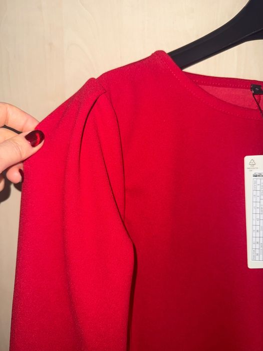 Нова червена рокля