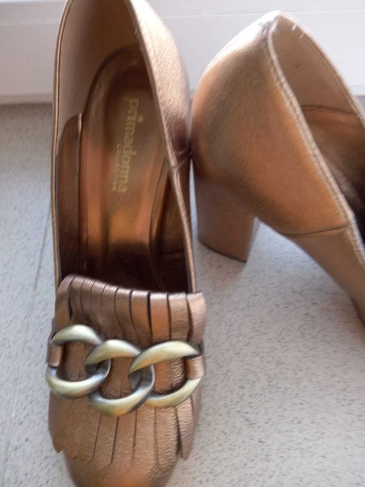Pantofi cu toc gros, culoare auriu