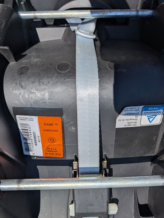 Maxi Cosi Pebble столче / кошче за кола 0-13кг + FamilyFix Isofix база