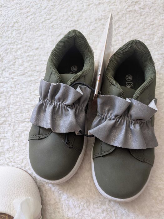 Лот за момиче - два чифта нови обувчици и софтшел якенце