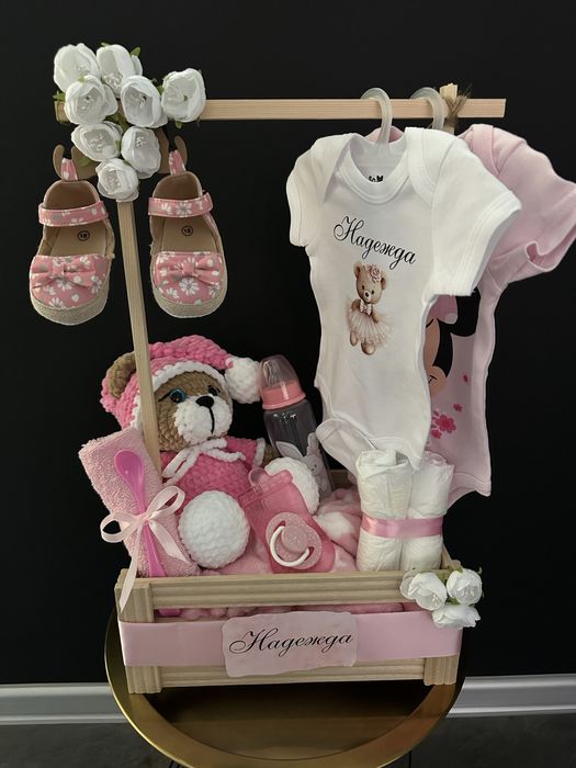 Подарък за погача, изписване или рожден ден- дървено гардеробче