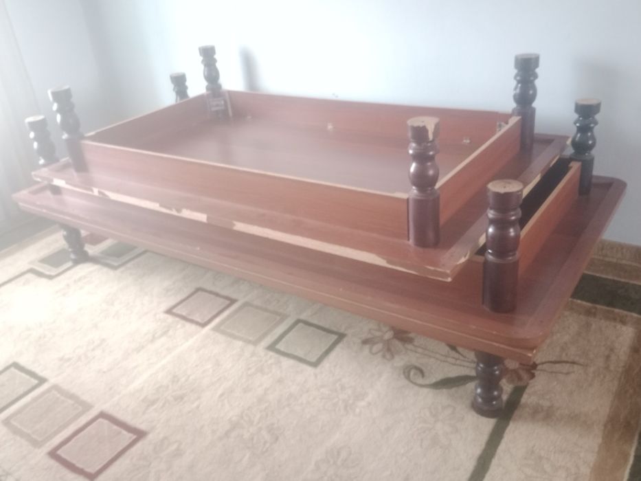 Стол стутя сатылады.
