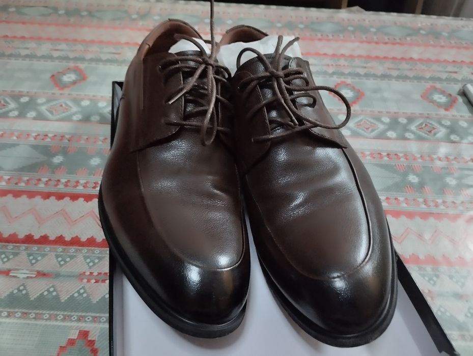 продам мужские туфли новые.