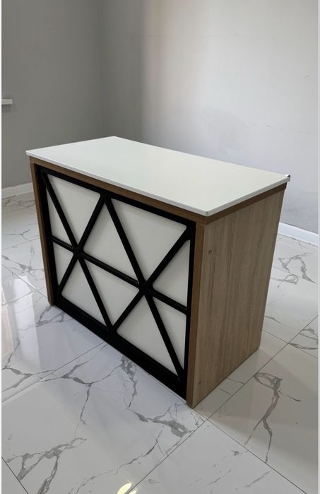 Офисный стол / компактный рабочий стол.