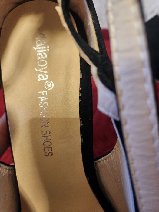 Sochli va dikli ayolning fotosurati