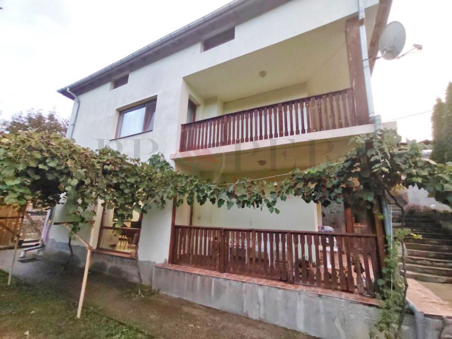Продажба Къща гр. Трявна - с. Черновръх 250m² и двор 1990m²