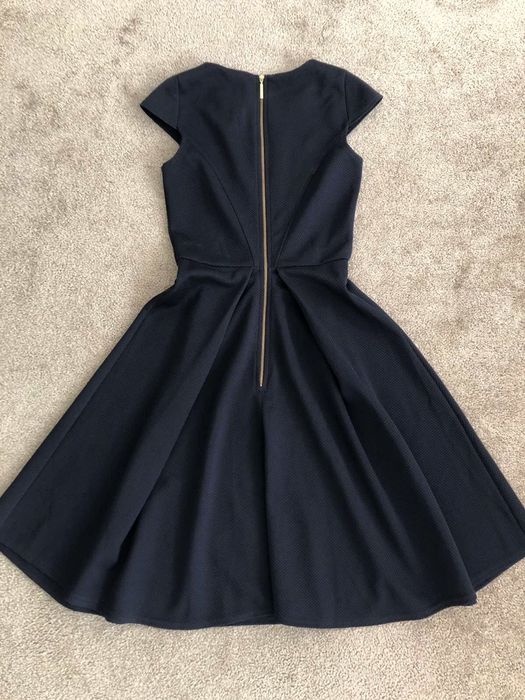 Нова елегантна рокля Closet London