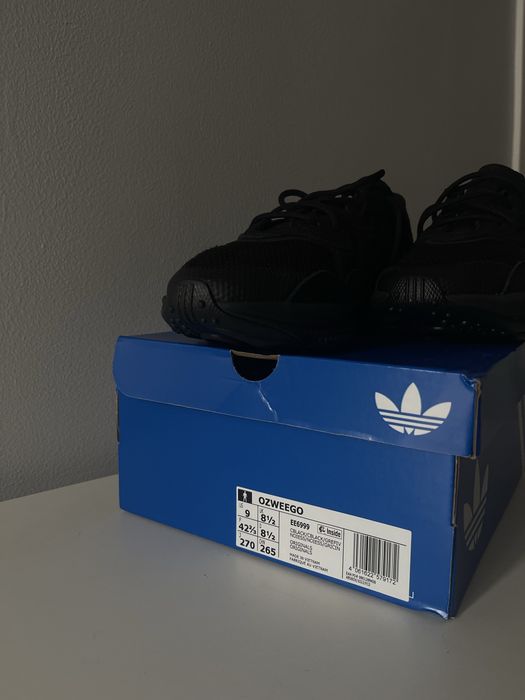 Adidasi Ozweego noi