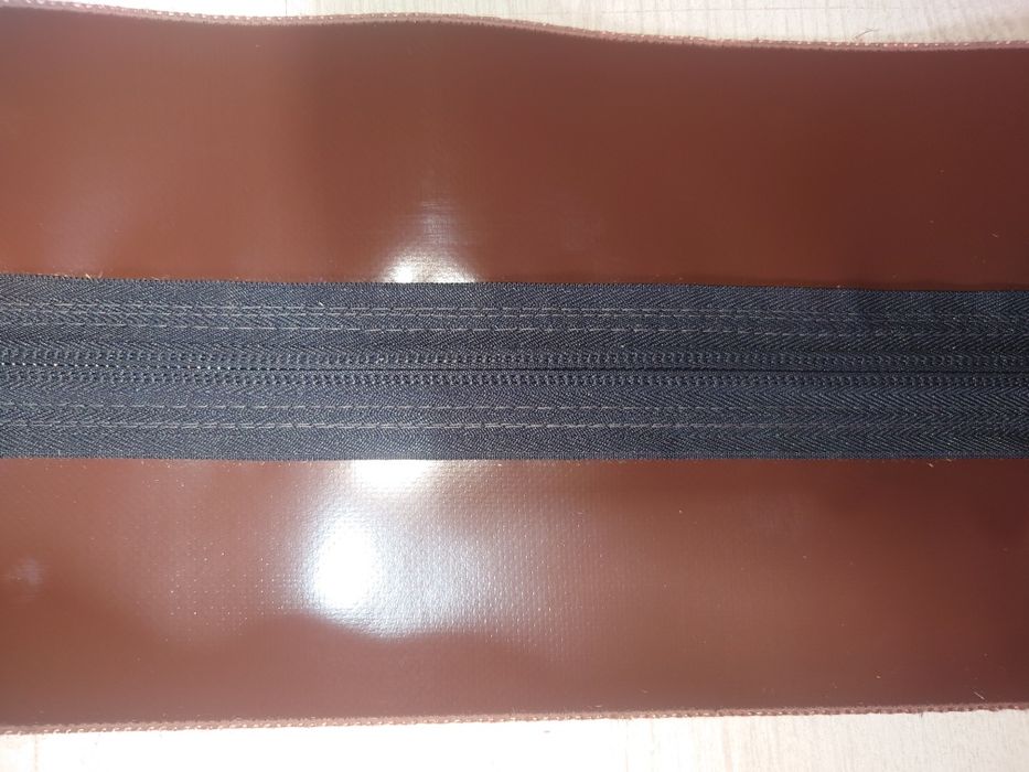 Fermoar cusut pe poliplan