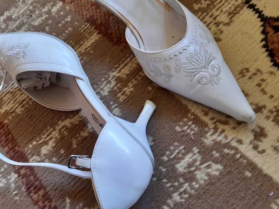 Pantofi albi dama - 37