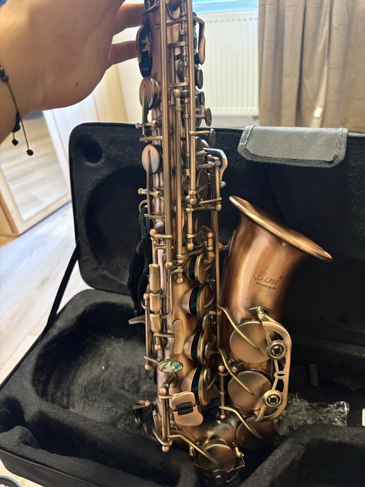 Saxofon:Lade dos igned by USA