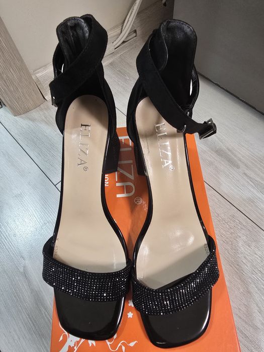 Дамски сандалети