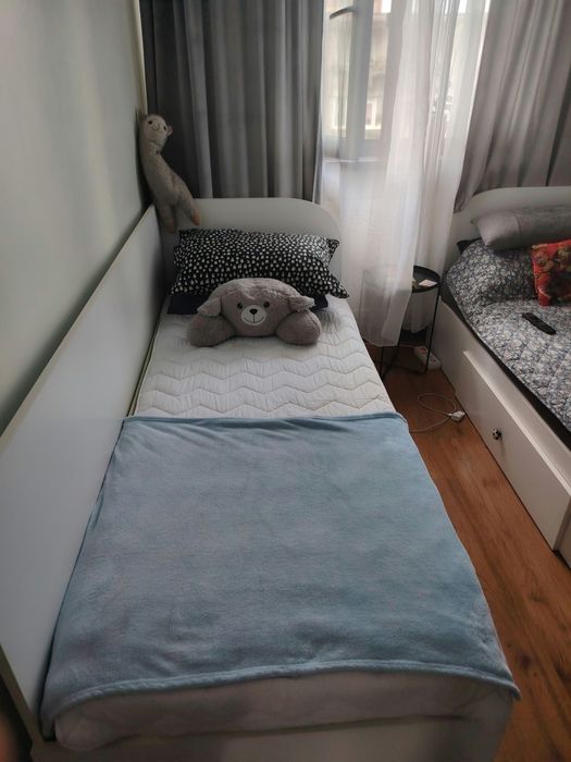 Vând pat și birou împreună sau separat.