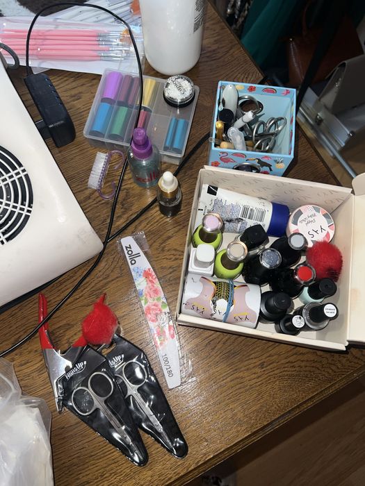 Manichiura freză, aspirator, lampă uv + multe altele
