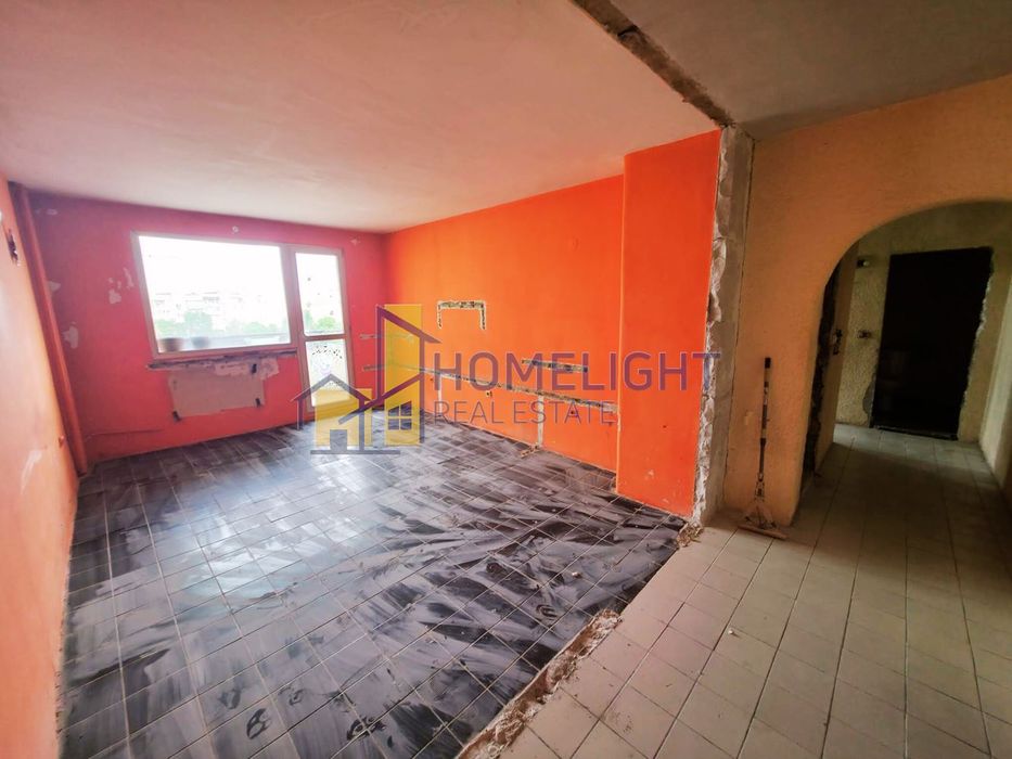 Тристаен апартамент в кв. Люлин 5