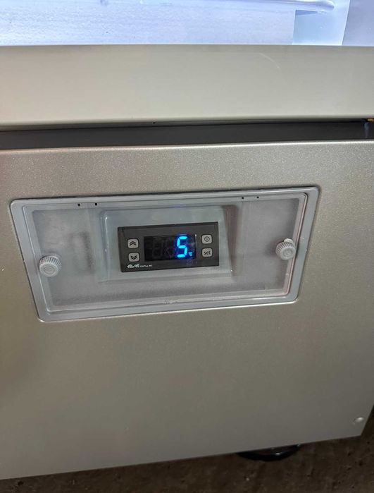 Vitrina Frigorifica cu 3 usi batante / -1 +8 C/150x70x205cm/  NOU