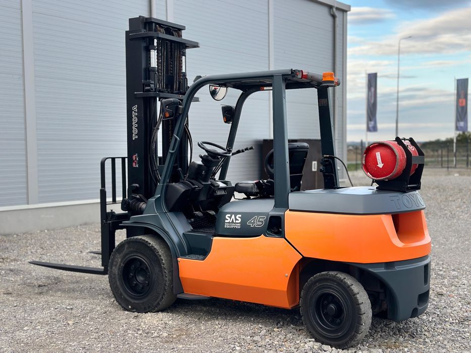 Vand stivuitor Toyota 02-7FG40