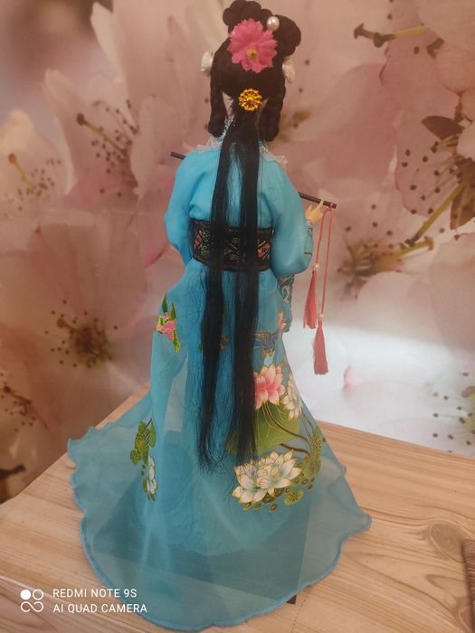 Фигурка девушки кукла