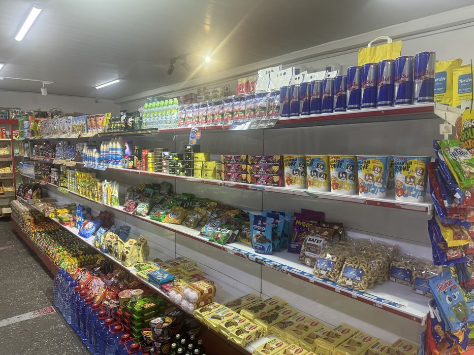 Prodayotsa metalicheskiy polka dlya magazin