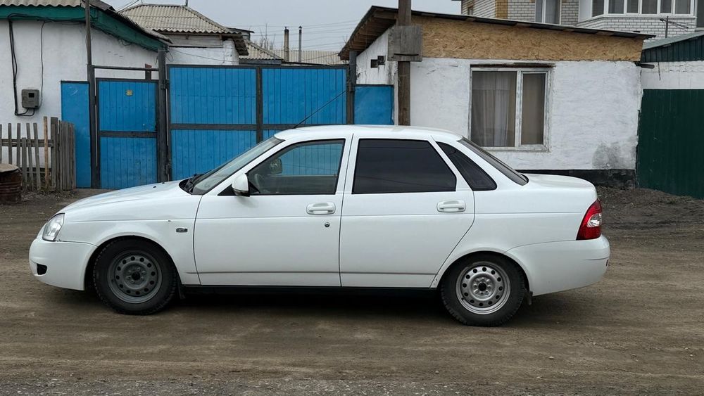 Продам Приора1 люкс