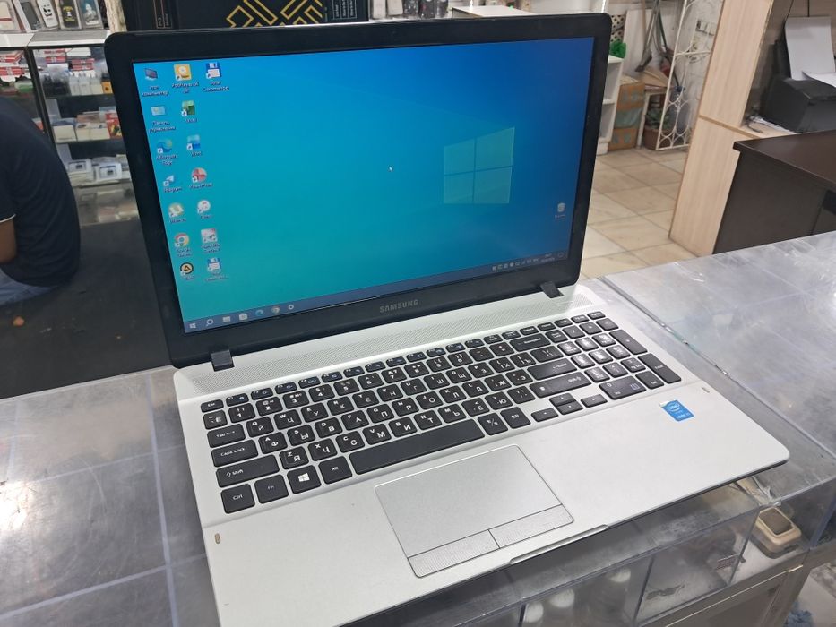 Notebook Samsung ideal holatda Core i5/128ssd/4GB/Batareyka 2soat zor!