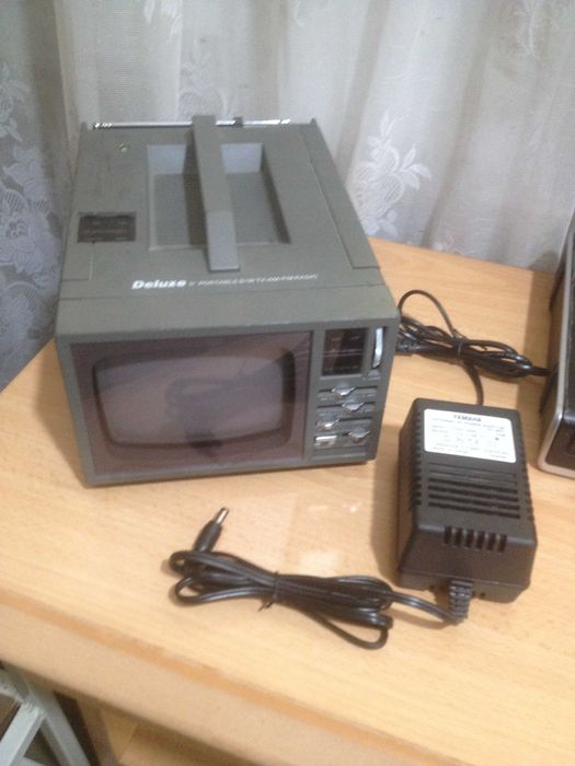 Чёрно белый телевизор с fm радио