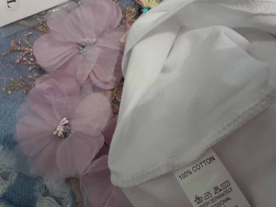Set pantaloni scurti blugi noi S/M si tricou talie inalta flori