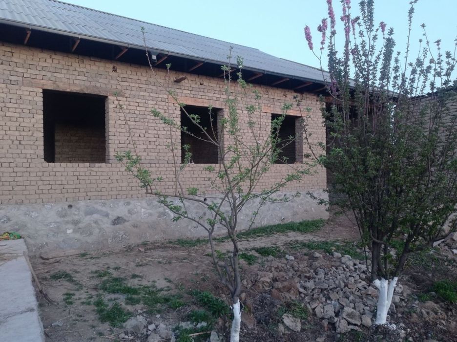 Narpay sentrdan hovli sotiladi