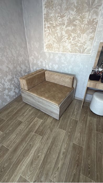 Продам кресло-кровать. Правый угол.