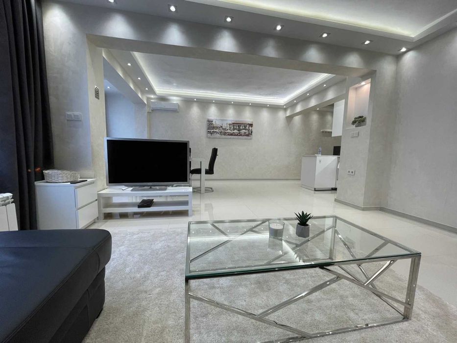 Дава се под наем Двустаен апартамент в София, Център - 70 кв.м за 1500 € - Снимка #3