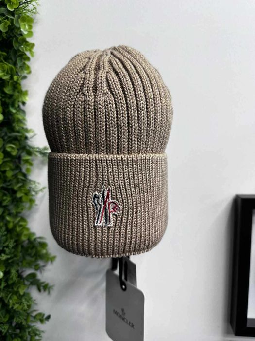 Зимна шапка Moncler - нова