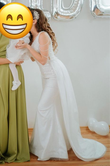Vand rochie de mireasa sirena cu trena si voal