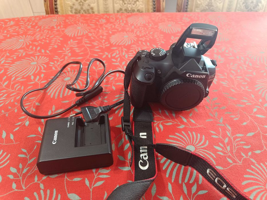 Тяло на Canon EOS 1300D+чанта